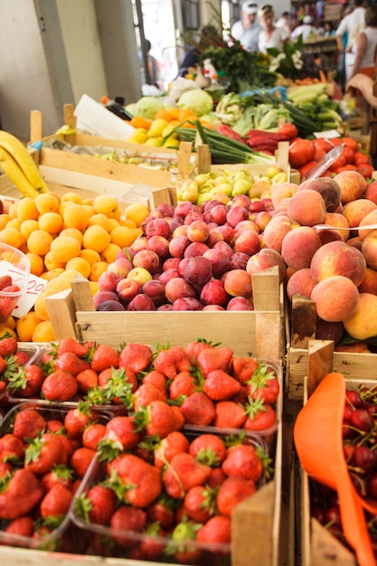 various fresh fruits boxes market 290431 2281